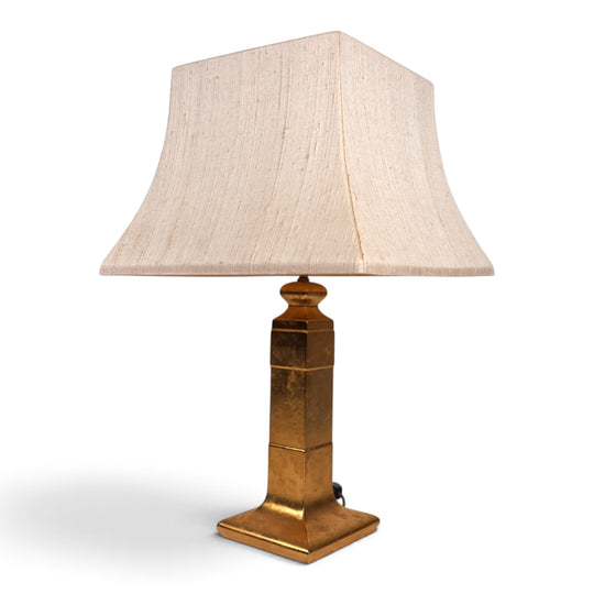 De Knudt Tischlampe mit vergoldetem Keramikfuß und Leinenschirm, 1970