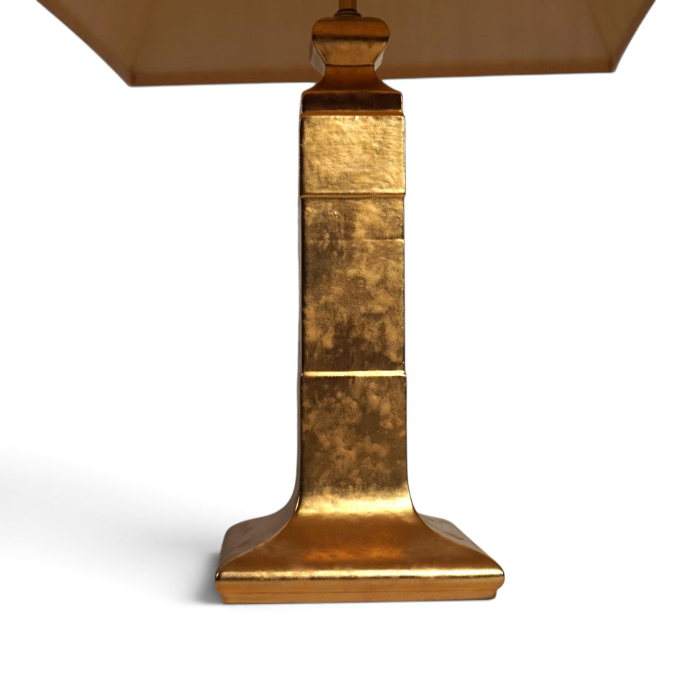 De Knudt Tischlampe mit vergoldetem Keramikfuß und Leinenschirm, 1970
