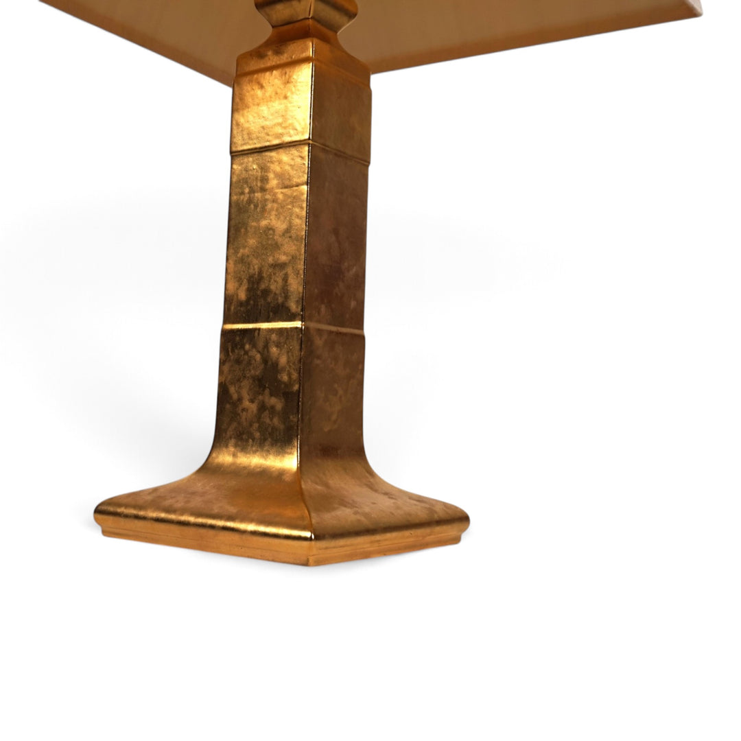 De Knudt Tischlampe mit vergoldetem Keramikfuß und Leinenschirm, 1970
