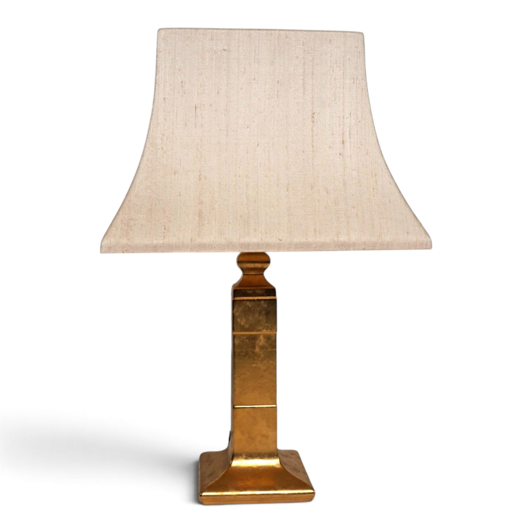 De Knudt Tischlampe mit vergoldetem Keramikfuß und Leinenschirm, 1970