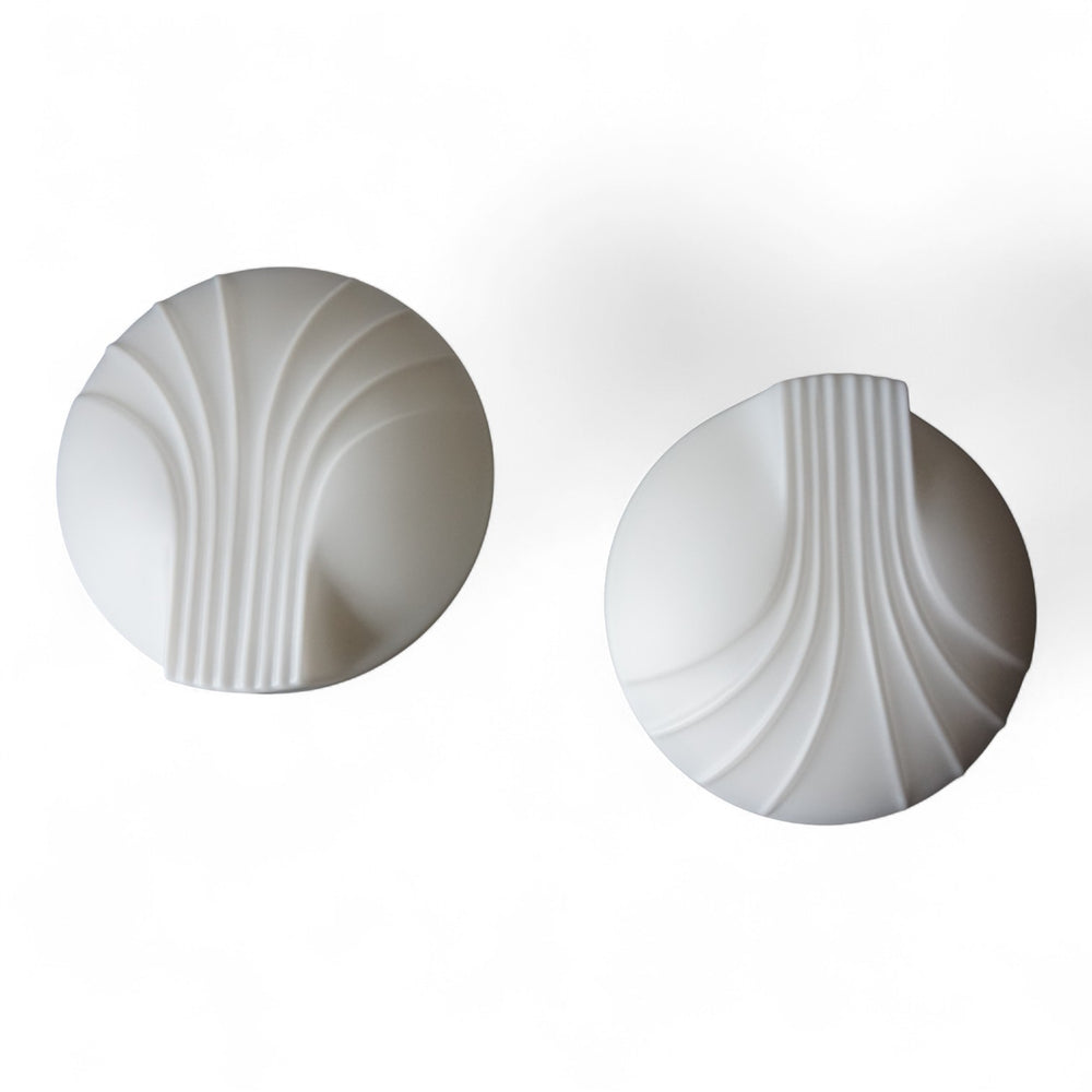 2er Set Hillebrand Art Deco Muschel Opalglas Wandlampen, 1960