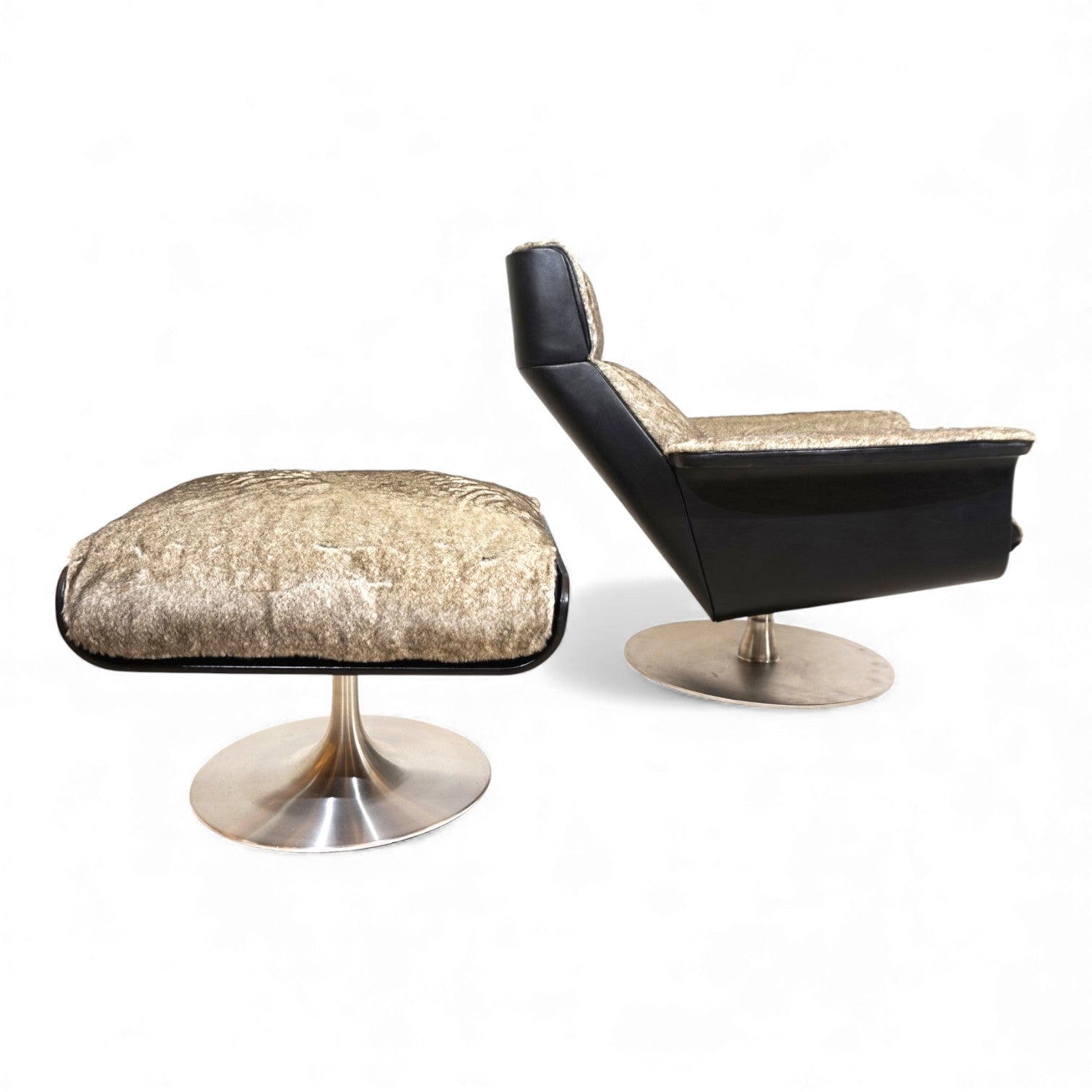 Kaufeld Sessel Siesta 62 in grauem Bezug in stilvollem Interieur