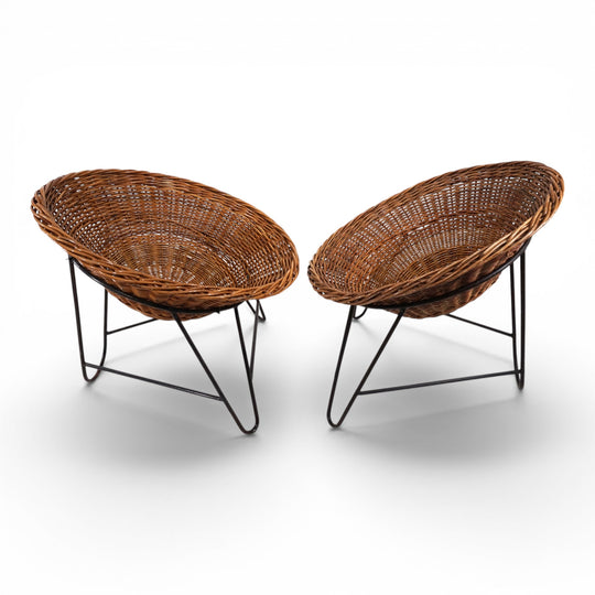 Pod Chairs – Paar Loungesessel aus Rattan/Korbgeflecht auf Metallgestell, 1970