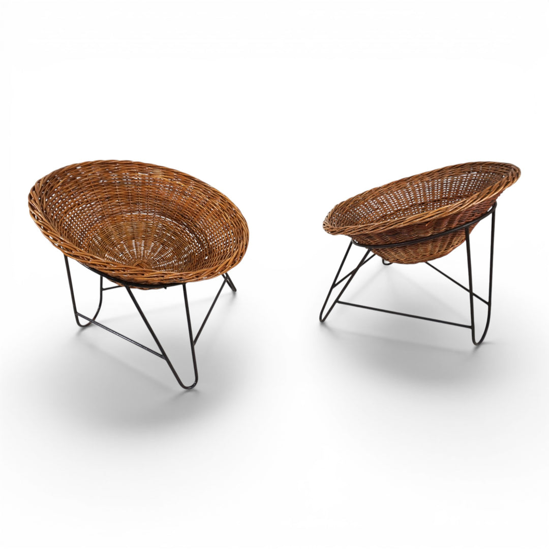 Pod Chairs – Paar Loungesessel aus Rattan/Korbgeflecht auf Metallgestell, 1970