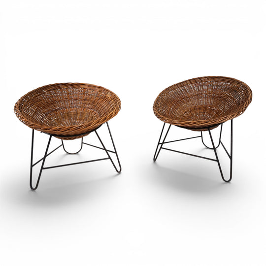 Pod Chairs – Paar Loungesessel aus Rattan/Korbgeflecht auf Metallgestell, 1970