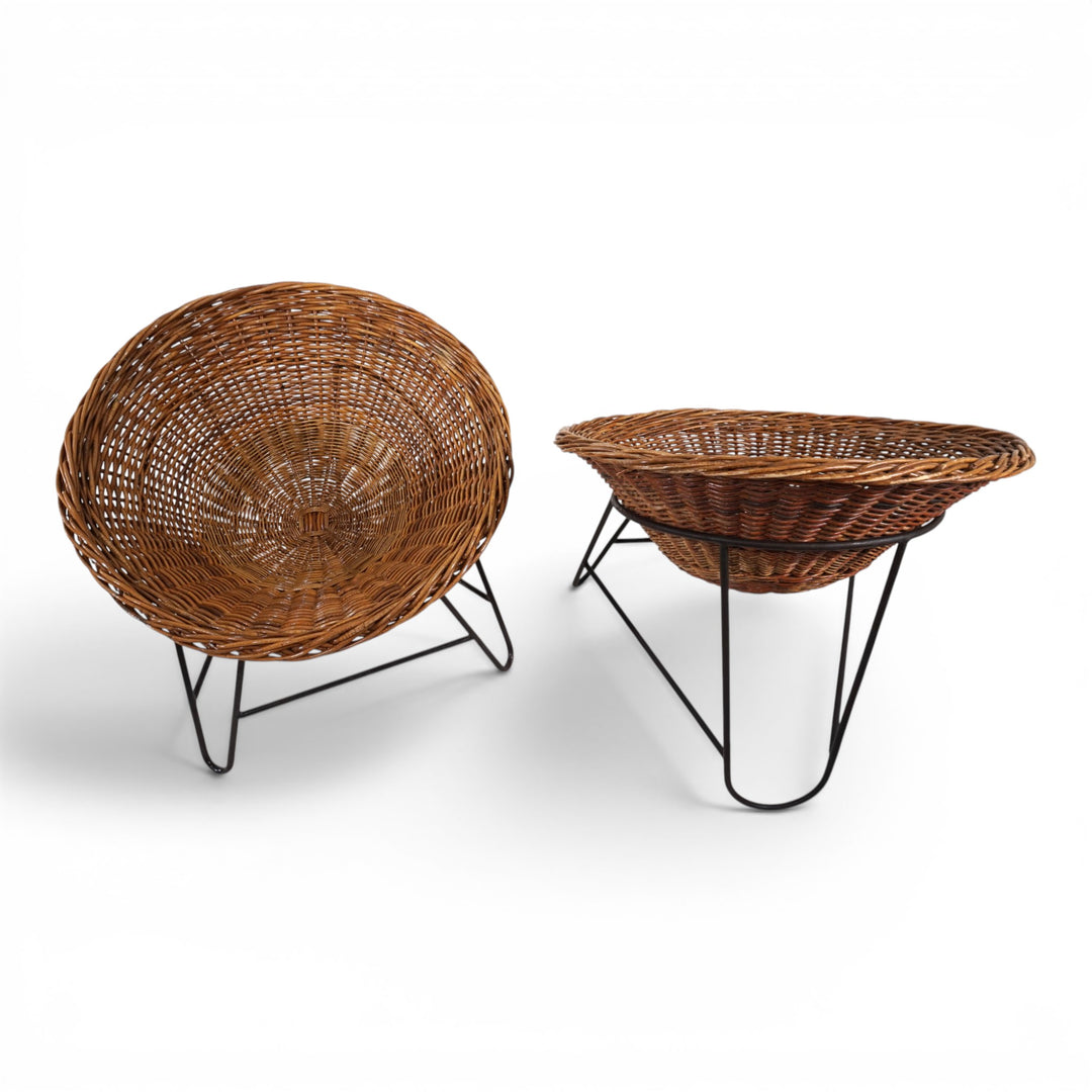 Pod Chairs – Paar Loungesessel aus Rattan/Korbgeflecht auf Metallgestell, 1970