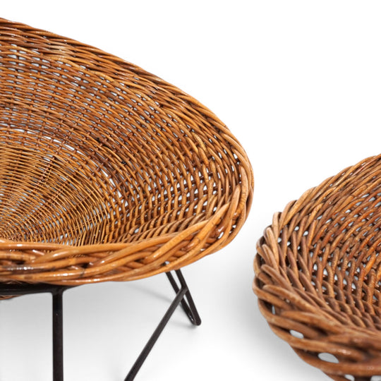 Pod Chairs – Paar Loungesessel aus Rattan/Korbgeflecht auf Metallgestell, 1970