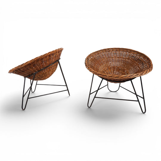 Pod Chairs – Paar Loungesessel aus Rattan/Korbgeflecht auf Metallgestell, 1970