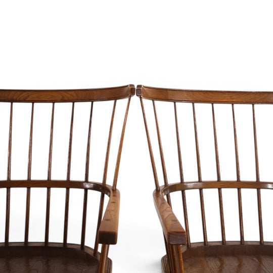 Paar handgefertigter Windsor Loungesessel, England, um 1960